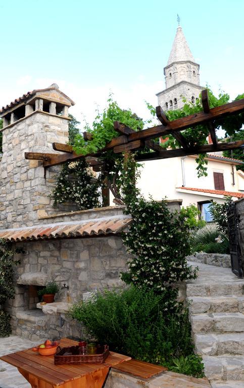 Holiday Homes Poli Svetega Antona Gracisce Exterior foto