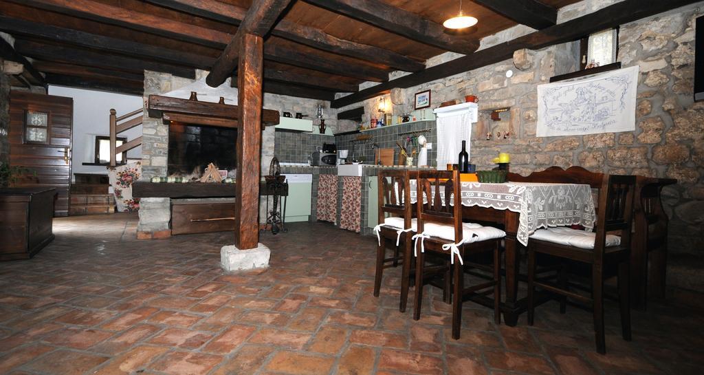Holiday Homes Poli Svetega Antona Gracisce Exterior foto