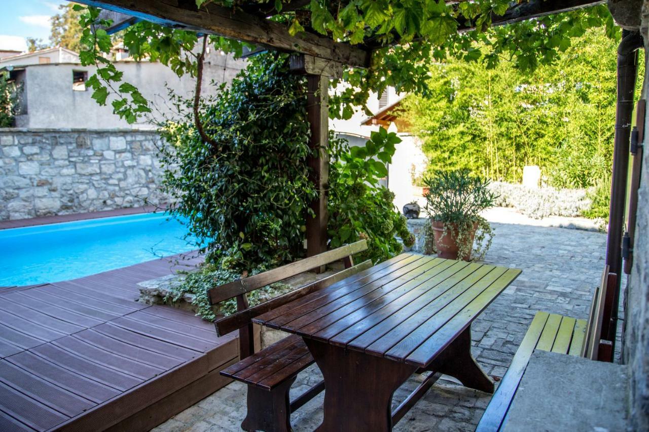 Holiday Homes Poli Svetega Antona Gracisce Exterior foto