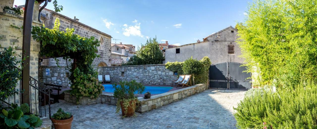 Holiday Homes Poli Svetega Antona Gracisce Exterior foto