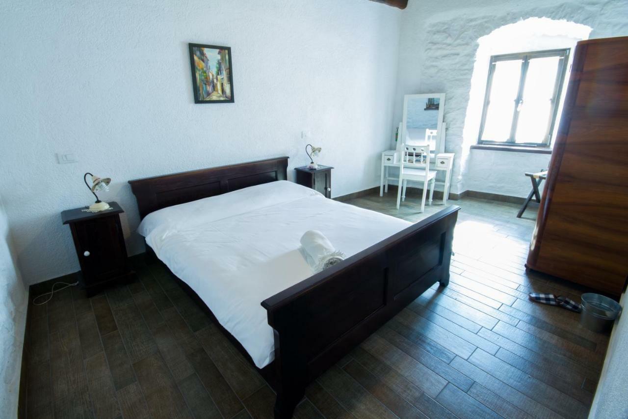 Holiday Homes Poli Svetega Antona Gracisce Exterior foto
