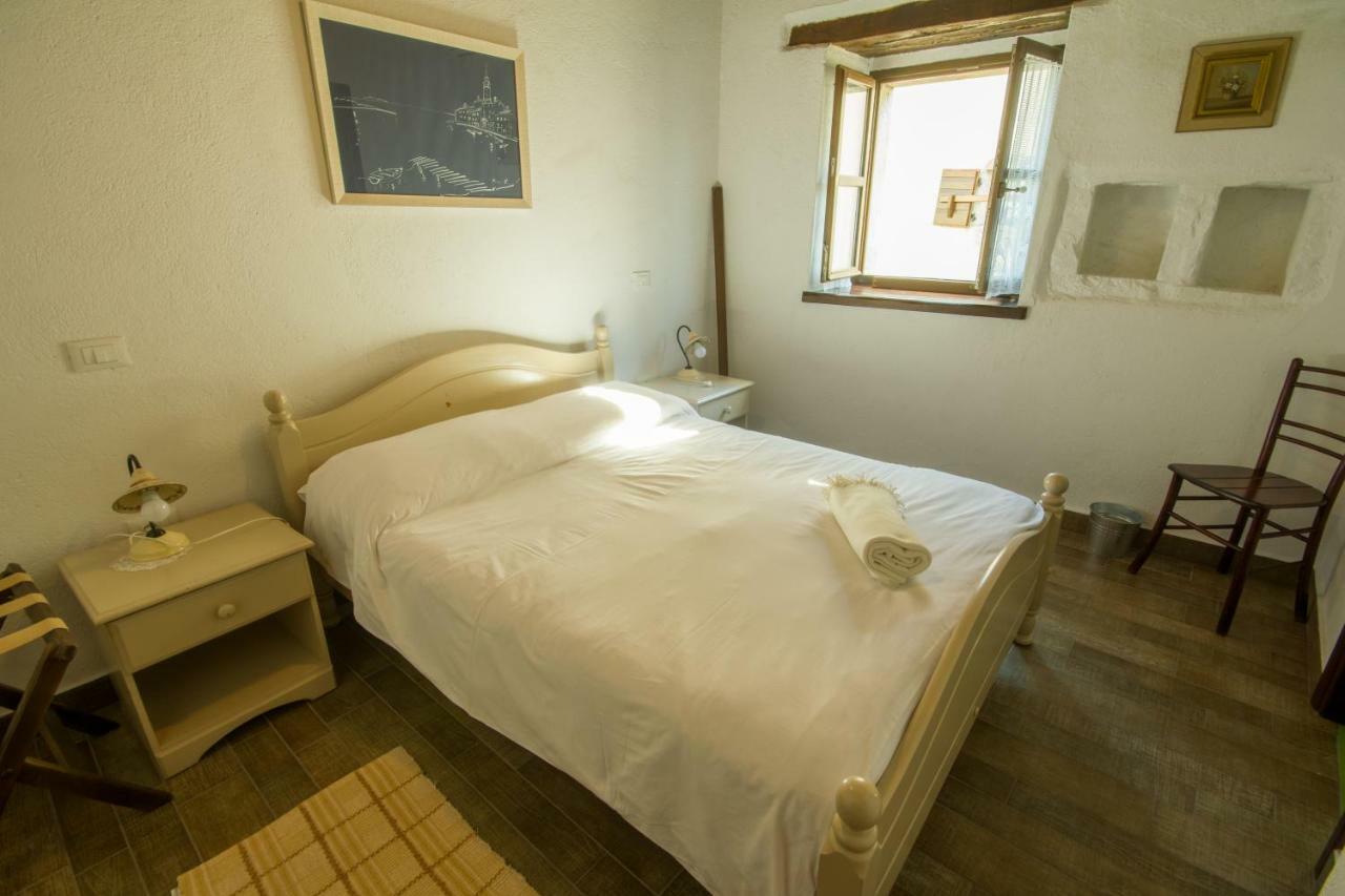 Holiday Homes Poli Svetega Antona Gracisce Exterior foto